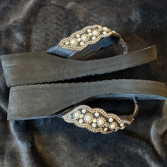 Flip flops, lightweight sandals EUC - Picture 4 of 8